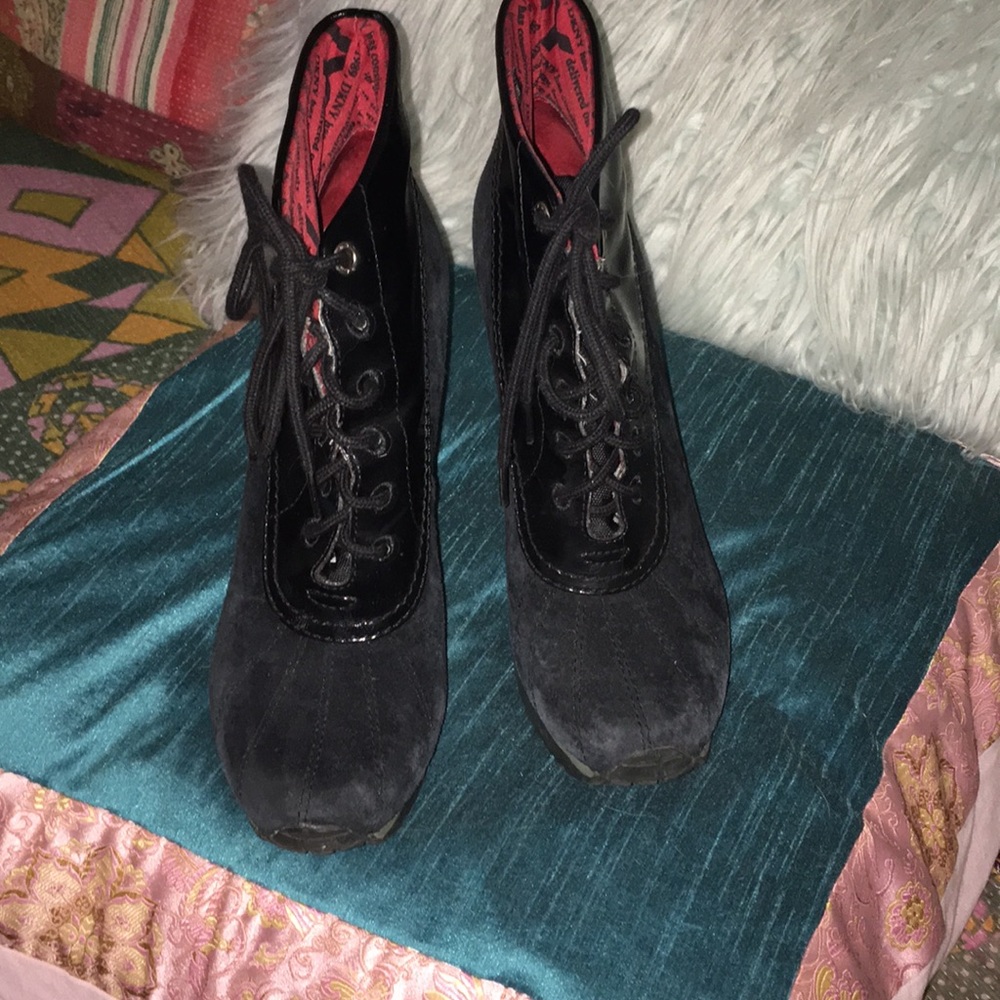 Shoes - Picture 5 of 7